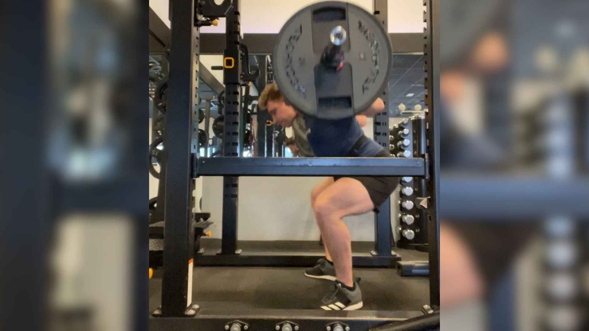 140kg squat van Timo